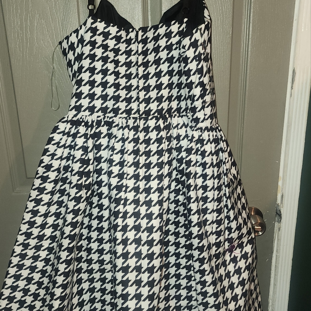 Unique Vintage Houndstouth